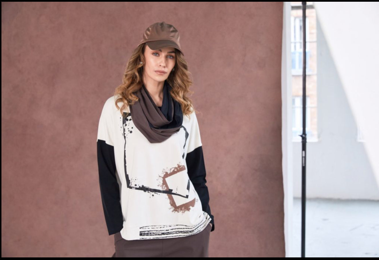 NAYA SCARF STYLE NAW25113 COLOUR COCOA & BLACK